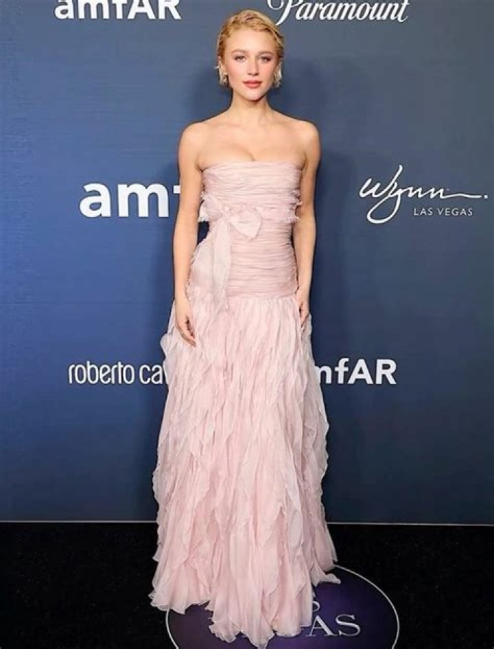 Julia Schlaepfer Height, Weight, Net Worth, Age, Birthday, Wikipedia, Who, Nationality, Biography