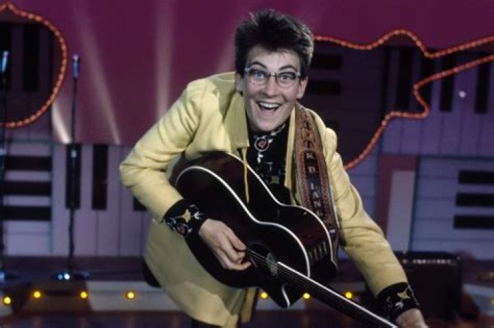 K.d. lang biografía, edad, altura, esposa, net worth, familia