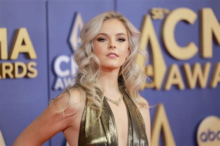 Karley Scott Collins biografía, edad, altura, esposa, net worth, familia