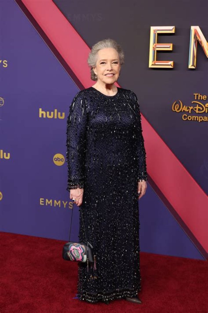 How tall is Kathy Bates