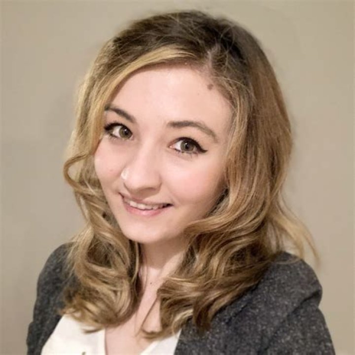 Kelsey Lewin (YouTube Star) - Age, Birthday, Bio, Facts, Family, Net Worth, Height & More