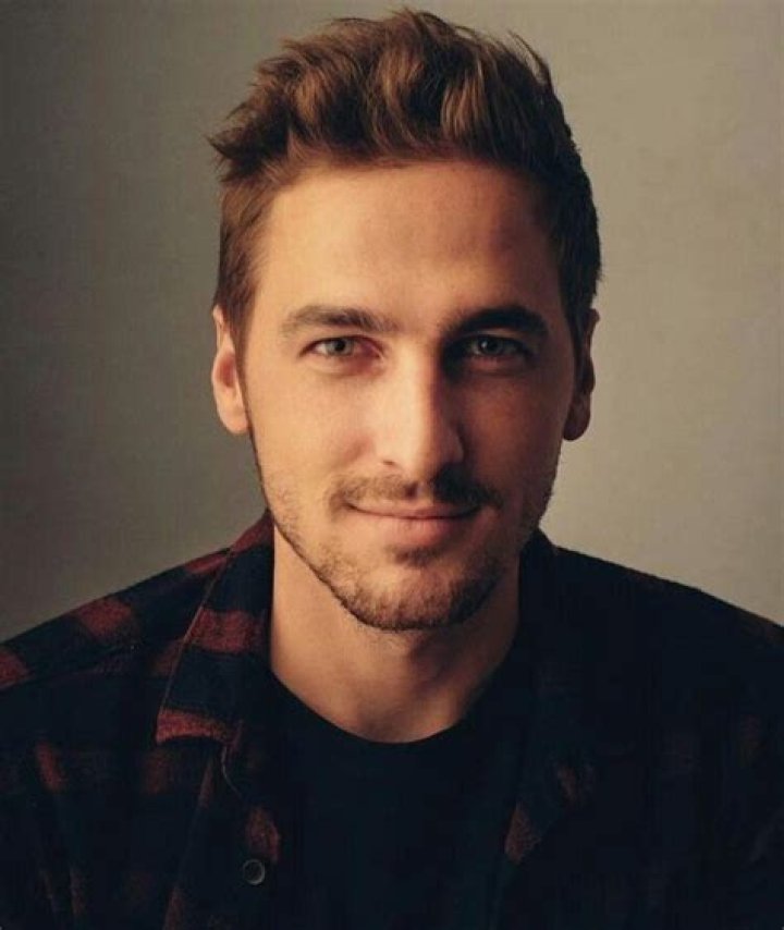 Kendall Schmidt (TV Actor) - Age, Birthday, Bio, Facts, Family, Net Worth, Height & More