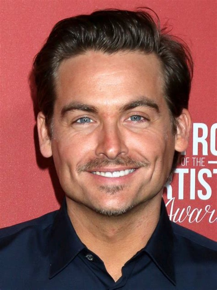 Kevin Zegers (Movie Actor) - Age, Birthday, Bio, Facts, Family, Net Worth, Height & More