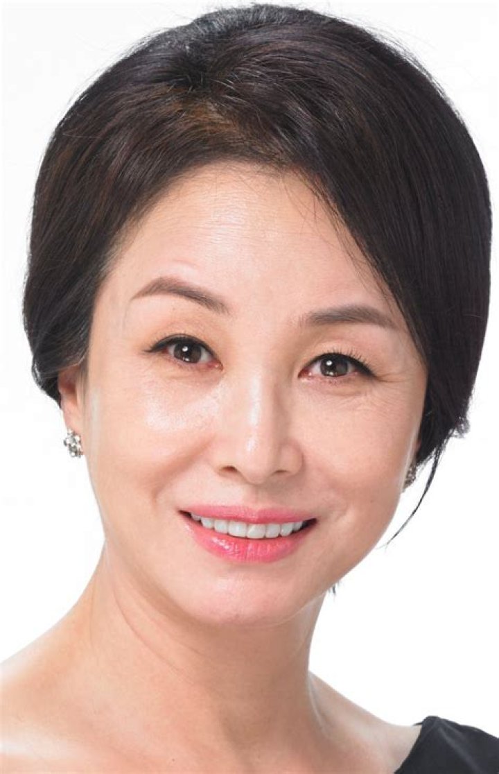 Kim Mi-sook Biography, Age, Height, Husband, Net Worth, Family