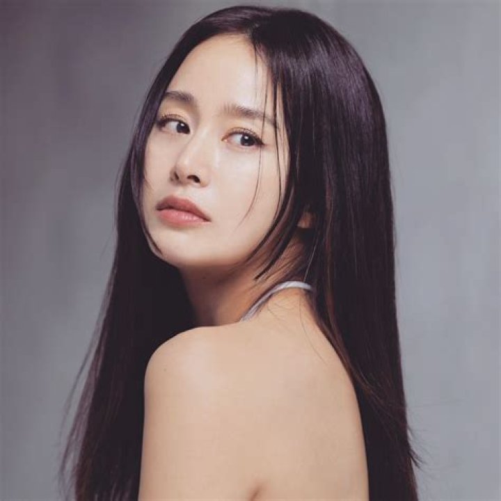 Kim Tae-hee Biography, Age, Height, Husband, Net Worth, Family