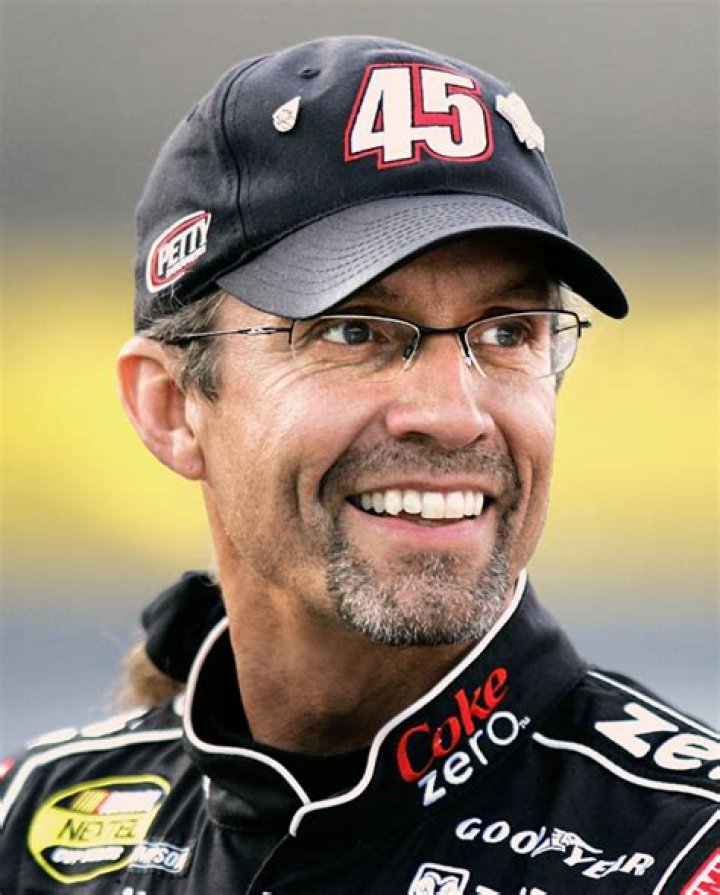 Kyle Petty Biography, Age, Height, Wife, Net Worth, Family