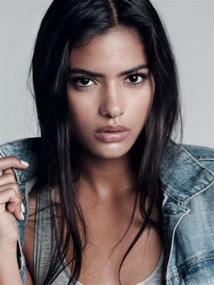 Lalla Rania Benchegra (Modèle) - Âge, anniversaire, biographie, faits, famille, valeur nette, taille et plus