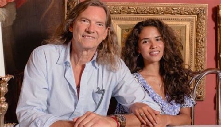 
Laura Hoggins Height, Weight, Net Worth, Age, Birthday, Wikipedia, Who, Nationality, Biography 