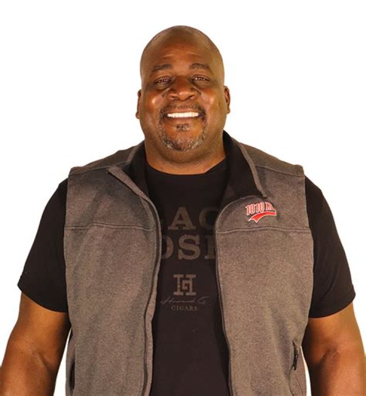 Leon Searcy (Football Player) - Age, Birthday, Bio, Facts, Family, Net Worth, Height & More