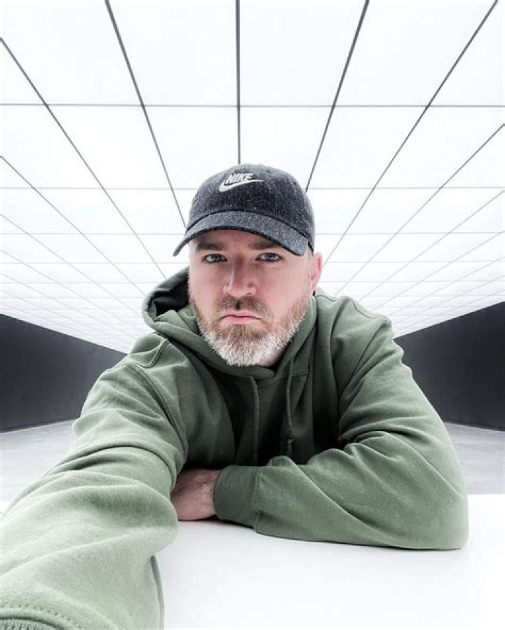 Lewis Hilsenteger (YouTube Star) - Age, Birthday, Bio, Facts, Family, Net Worth, Height & More