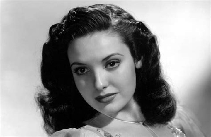 Linda Darnell (Movie Actress) - Age, Birthday, Bio, Facts, Family, Net Worth, Height & More