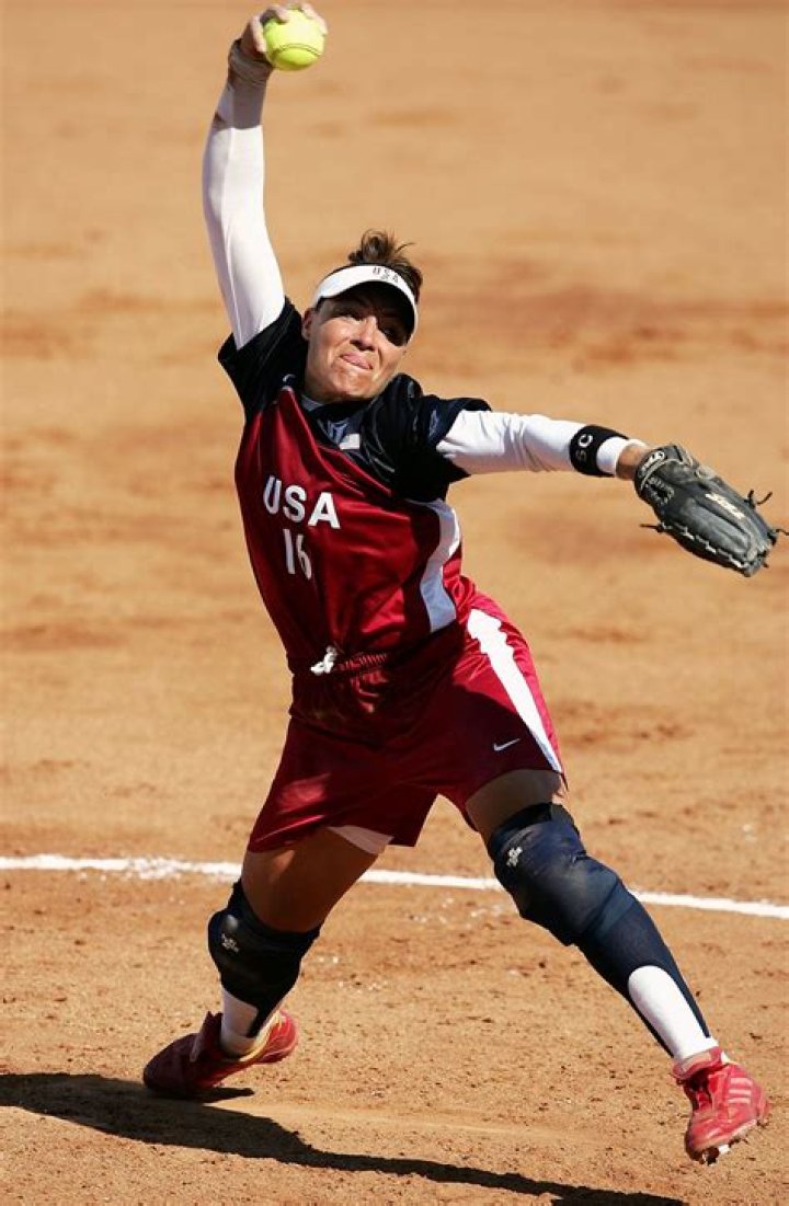 Lisa Fernandez (Softball Player) - Age, Birthday, Bio, Facts, Family, Net Worth, Height & More