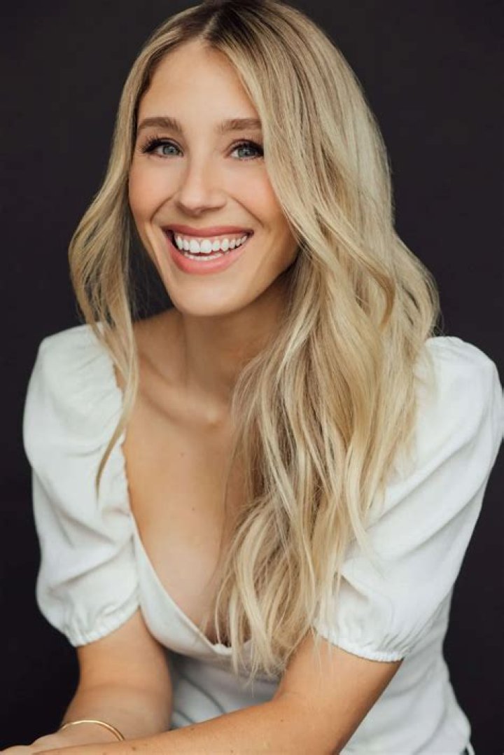 
Lisa Gilroy Comedian Death Hoax; What Happened To Her? Health Update 