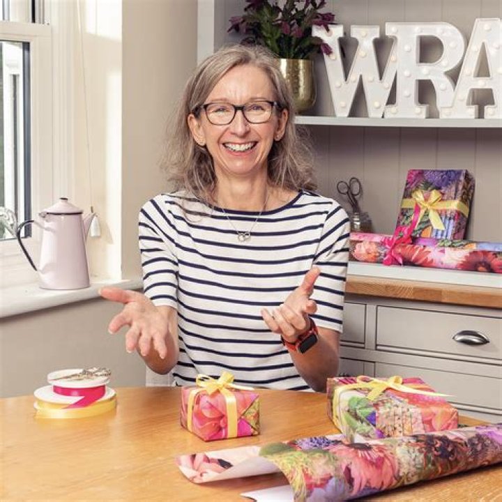 Louise Lewis Biography, Age, Height, Husband, Net Worth, Family