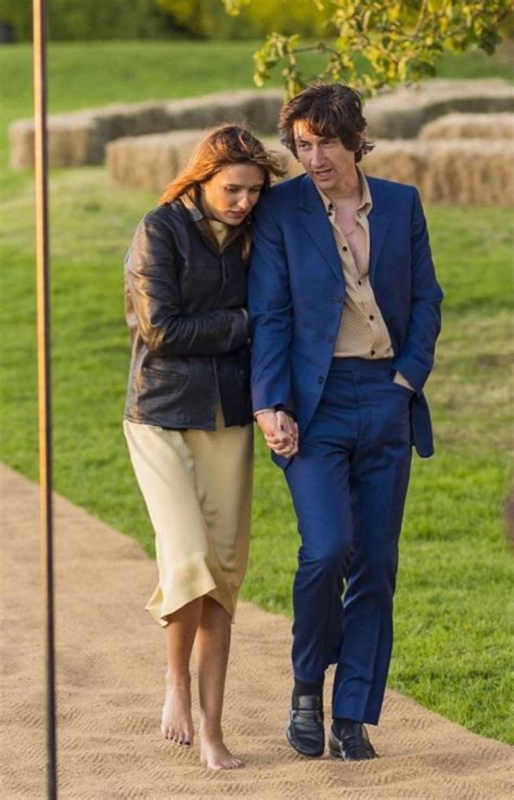 Louise Verneuil (Pop Singer) - Age, Birthday, Bio, Facts, Family, Net Worth, Height & More