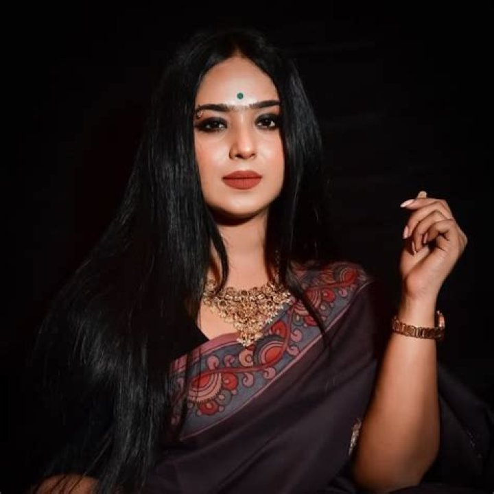 Madhushree Narayan Biography, Age, Height, Husband, Net Worth, Family