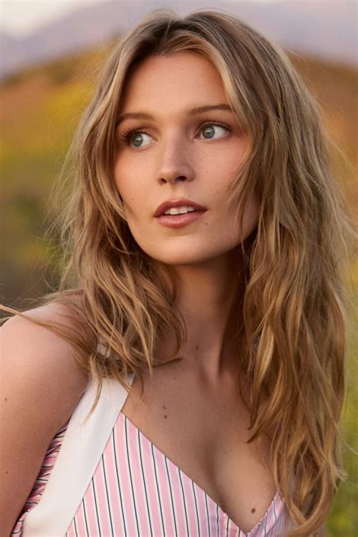 How tall is Madison Thompson