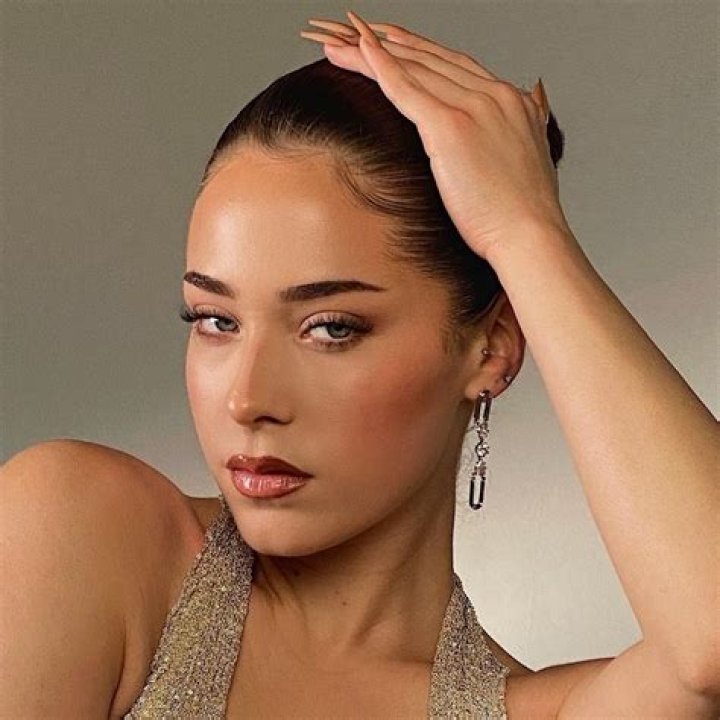 Maeta (R&B Singer) - Age, Birthday, Bio, Facts, Family, Net Worth, Height & More