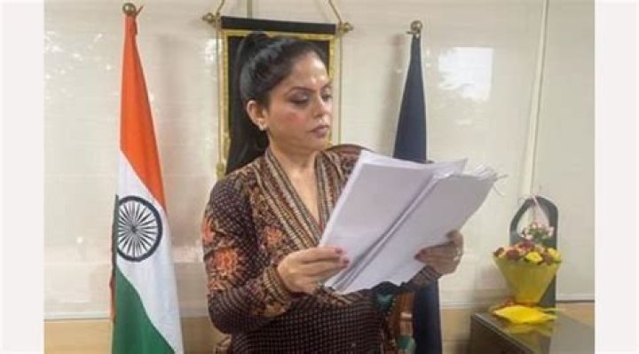 Who is Manisha Gulati IAS? Wiki, Biography, Husband, Contact, Address, Age, Family, Education & More