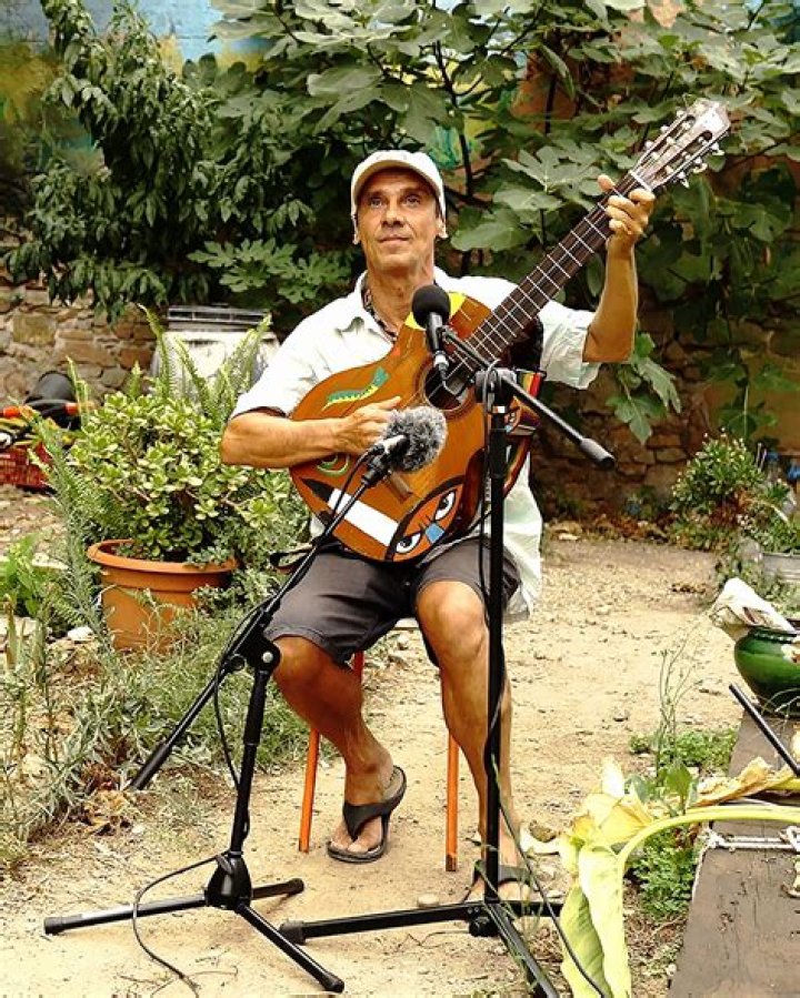 Manu Chao (World Music Singer) - Age, Birthday, Bio, Facts, Family, Net Worth, Height & More