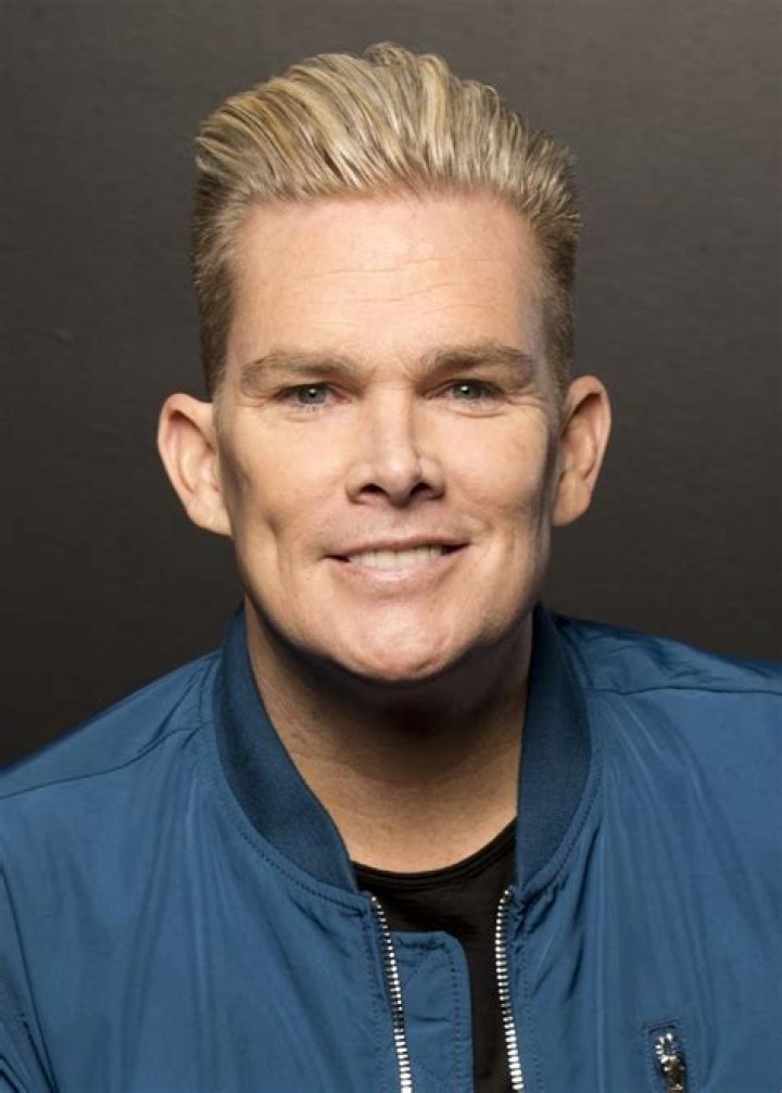 Mark McGrath (Pop Singer) - Age, Birthday, Bio, Facts, Family, Net Worth, Height & More