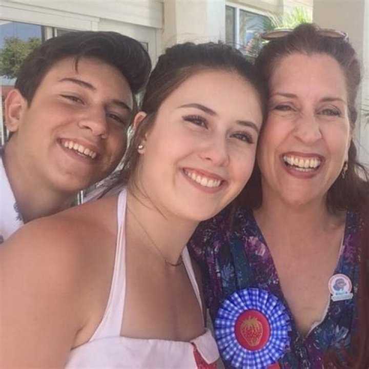 
Mary Scheer Height, Weight, Net Worth, Age, Birthday, Wikipedia, Who, Nationality, Biography 