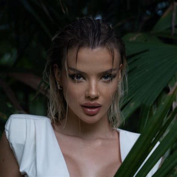 Melina Celine (Instagram Star) - Age, Birthday, Bio, Facts, Family, Net Worth, Height & More