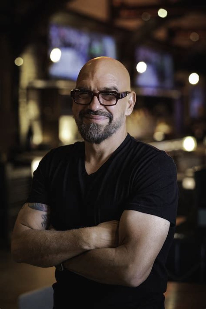 Michael Symon (Chef) - Age, Birthday, Bio, Facts, Family, Net Worth, Height & More