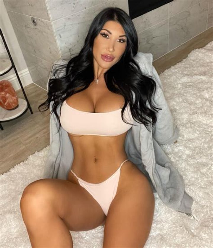 Michele Soel (Fitness Instructor) - Age, Birthday, Bio, Facts, Family, Net Worth, Height & More