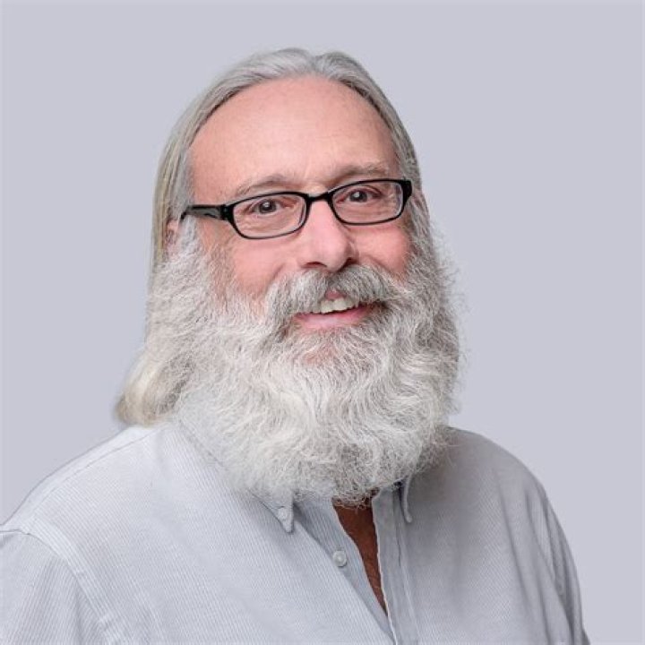 Mike Duffy (Politician) - Age, Birthday, Bio, Facts, Family, Net Worth, Height & More