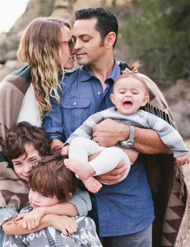 
Mike Vitar is Married to Wife: Kym Vitar. Kids. 