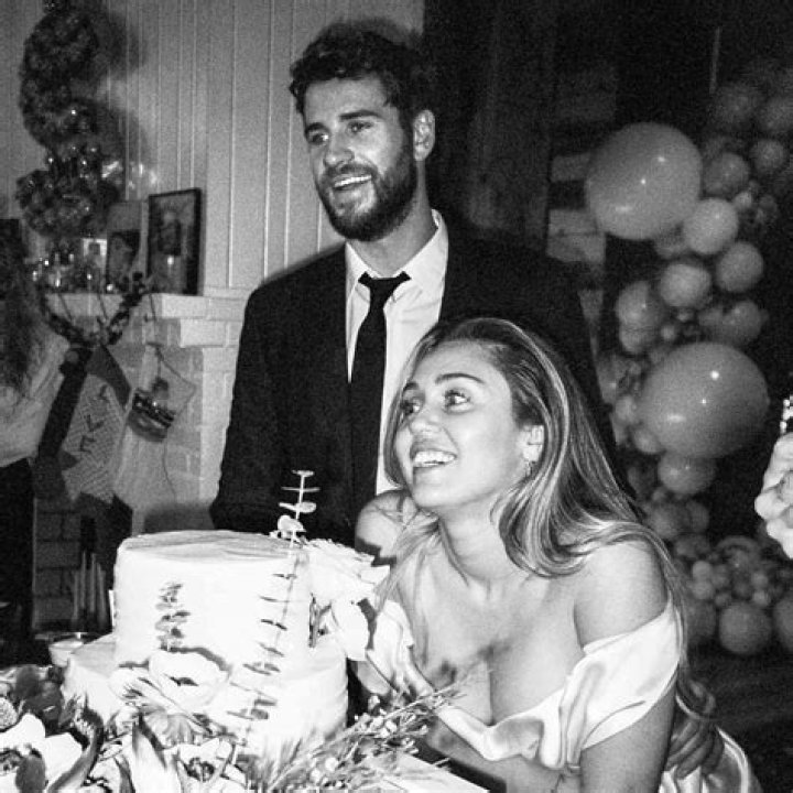 REPORTMiley Cyrus and Fiancé Liam Hemsworth Are Planning a Small Wedding!