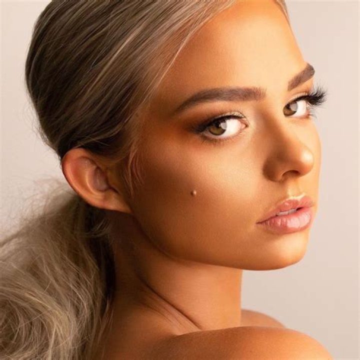 Miranda McWhorter (Fitness Instructor) - Age, Birthday, Bio, Facts, Family, Net Worth, Height & More