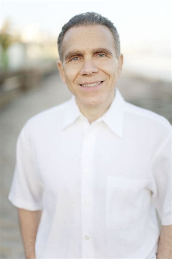 Mitchell R. Julis biografía, edad, altura, esposo, net worth, familia