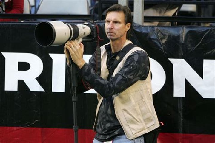 
MLB Legend Randy Johnson Is Now Living a Second Career as NFL and Wildlife Photographer 