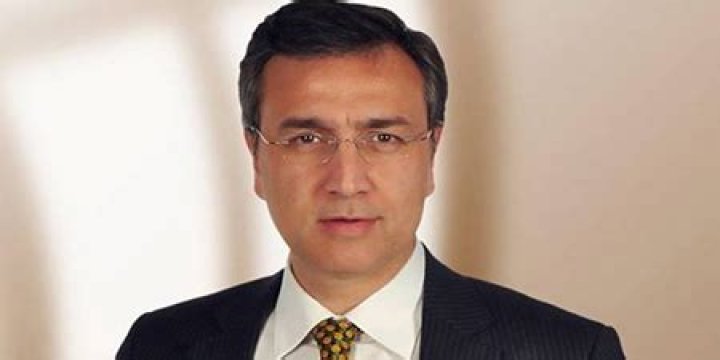 Moeed Pirzada (Journalist) - Age, Birthday, Bio, Facts, Family, Net Worth, Height & More