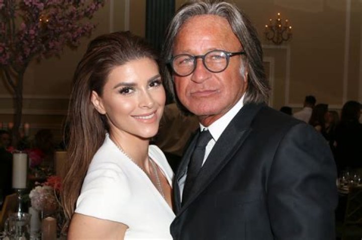 Mohamed Hadid (Reality Star) - Alter, Geburtstag, Bio, Fakten, Familie, Vermögen, Größe & mehr