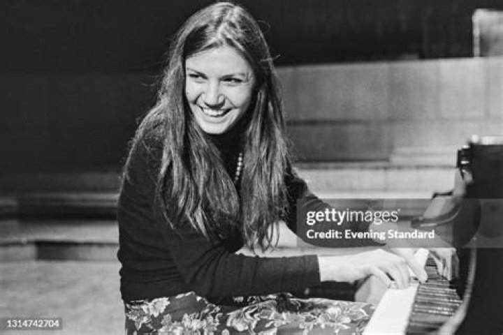 Mona Golabek (Pianist) - Age, Birthday, Bio, Facts, Family, Net Worth, Height & More