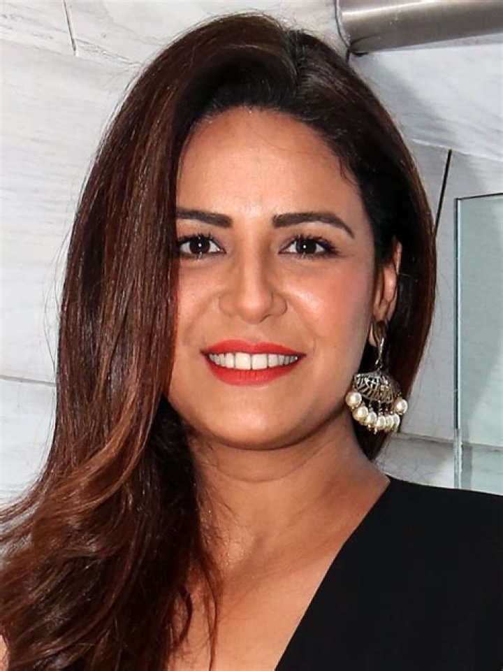 Mona Singh (TV Actress) - Age, Birthday, Bio, Facts, Family, Net Worth, Height & More