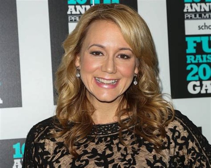 
Naked Truth About Megyn Price: Age, Measurements, Wiki 