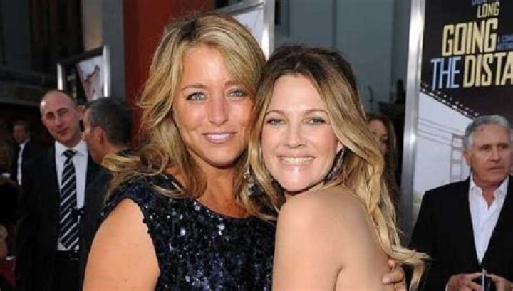 Nancy Juvonen Bio, Net Worth, Age of Jimmy Fallon Wife. 2022