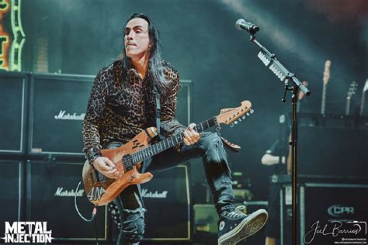 Nuno Bettencourt (Guitarist) - Age, Birthday, Bio, Facts, Family, Net Worth, Height & More