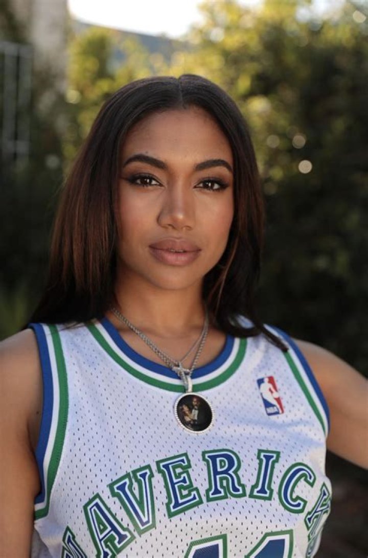 Paige Hurd Biography, Age, Height, Husband, Net Worth, Family