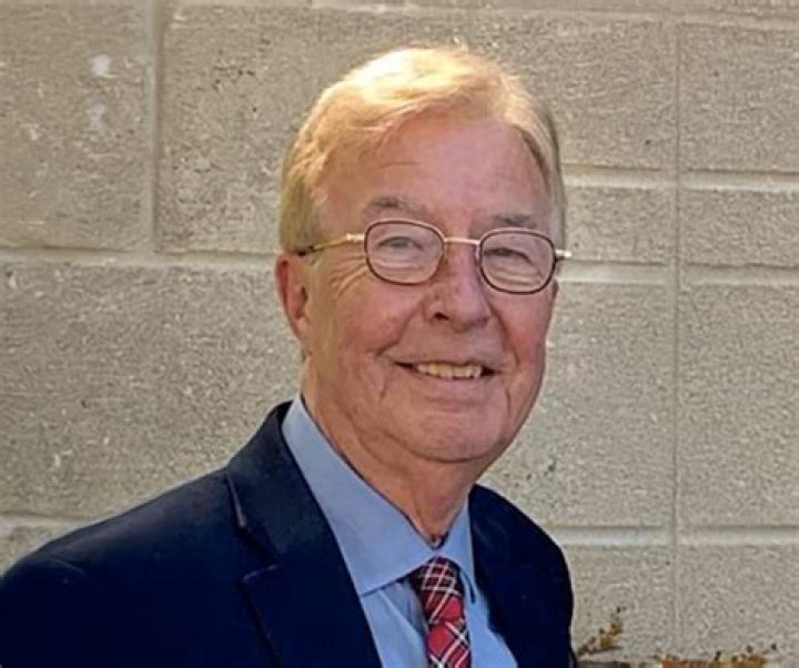 Peter Gould (TV Producer) - Age, Birthday, Bio, Facts, Family, Net Worth, Height & More