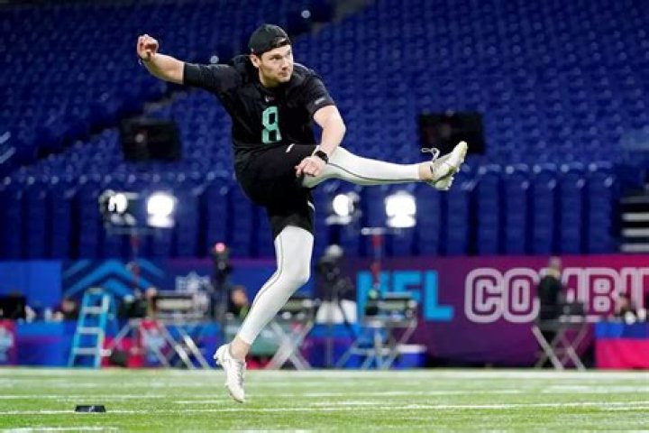 Phil Dawson Biography, Age, Height, Wife, Net Worth, Family