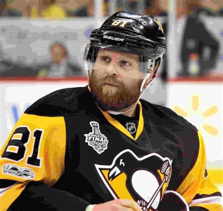 
Phil Kessel is not Married to wife. Dating Girlfriend: Sandra Pereira. Kids. 