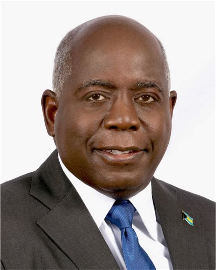 How tall is Philip Davis