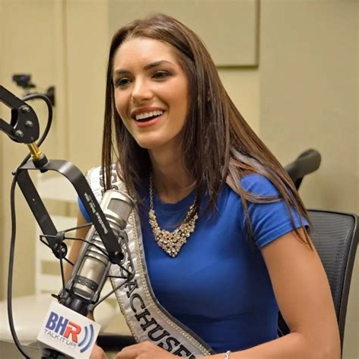 Polikseni Manxhari Height, Weight, Net Worth, Age, Birthday, Wikipedia, Who, Instagram, Biography