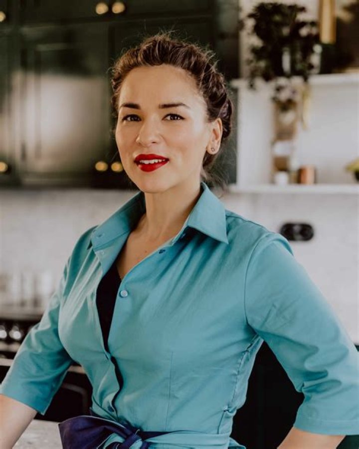 Rachel Khoo (Chef) - Age, Birthday, Bio, Facts, Family, Net Worth, Height & More