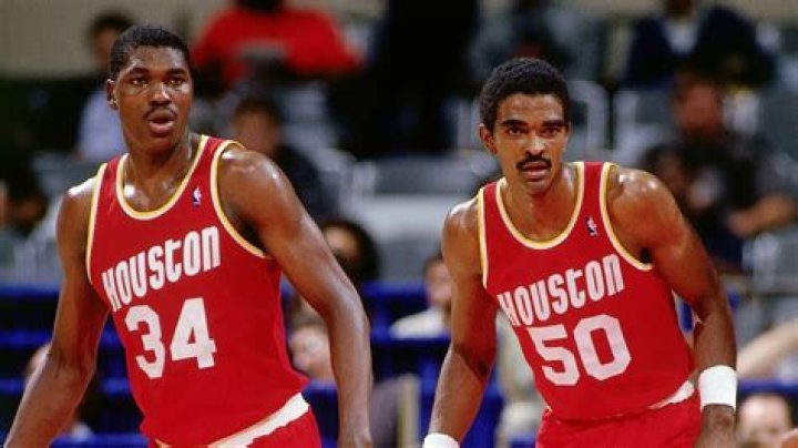 How tall is Ralph Sampson